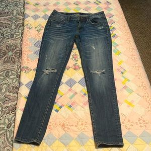 Skinny jeans , used good condition, no stains !! Smoke free and pet free home